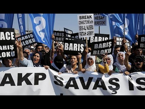 شاهد مقتل شرطي تركي خلال فض تظاهرات في إسطنبول