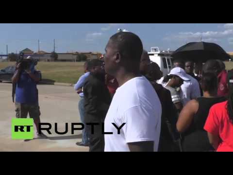 شاهد محتجون في ولاية تكساس يطالبون بإقالة شرطي اعتقل ساندرا بلاند