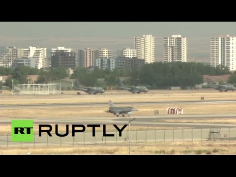 بالفيديو لحظة هبوط طائرة إف١٦ في مطار ديار بكر