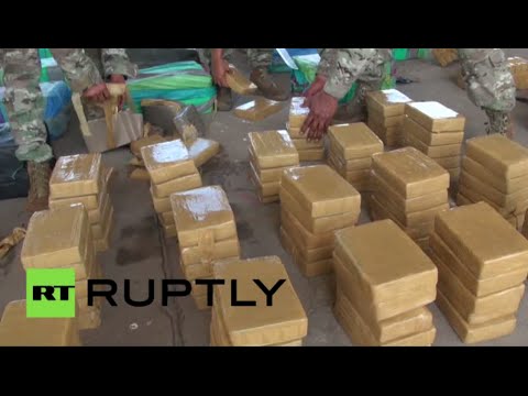 شاهد بحرية بنما تصادر 19 طن مواد مخدرة