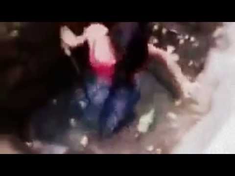 بالفيديو معركة ضرب بين فتاتين في الشارع