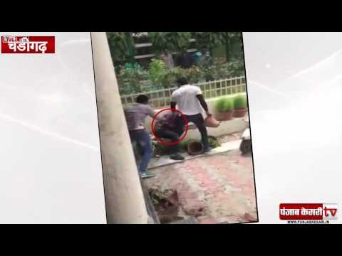 بالفيديو ملاحقة شاب والاعتداء عليه بالخناجر