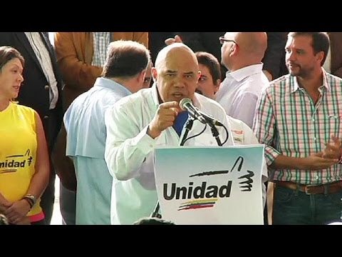 شاهد المعارضة في فنزويلا تصطف قبل الانتخابات