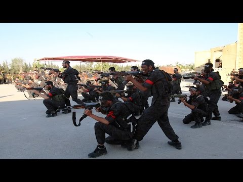 بالفيديو النصرة تحتجز عناصر فرقة المعتدلين التي دربتها أميركا