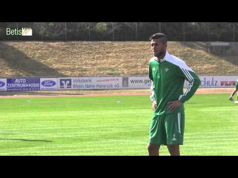 شاهد عمرو طارق يعود إلى تدريبات بيتيس