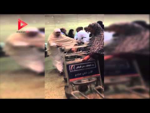 شاهد خناقة بين ركاب في مطار القاهرة