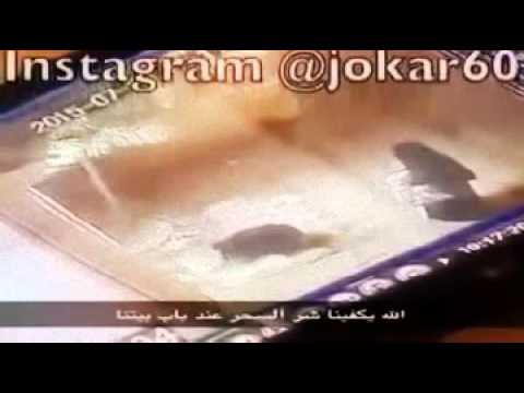 بالفيديو سعوديتان تدفنان سحرًا أمام منزل فتاة