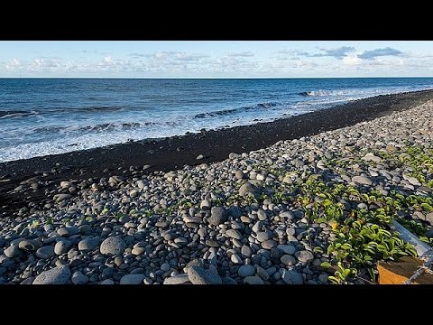 شاهد قطع معدنية في جزيرة لارينيون