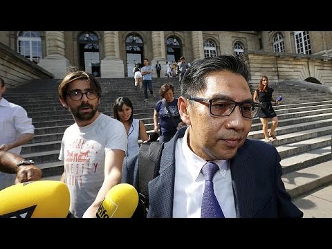 شاهد تحليل حطام يعتقد أنه للطائرة الماليزية المفقودة