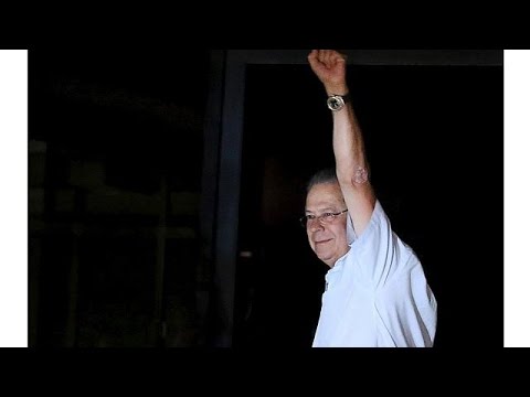 شاهد اعتقال وزير سابق للاشتباه بتورطه في قضية فساد