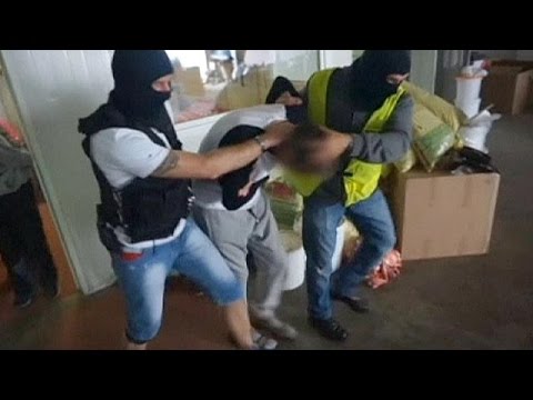 تفكيك عصابة مختصة في تهريب السجائر