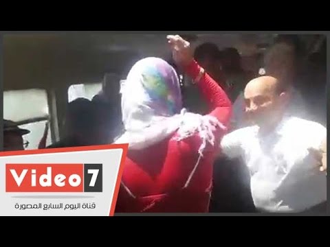 شاهد رجل يتحدى امرأة بالرقص البلدي