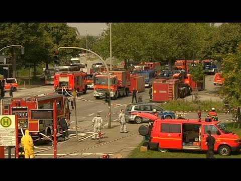 شاهد إصابة العشرات في حريق داخل مبنى محصن