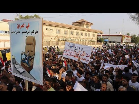 شاهد العراقيون يحتجون ضد ساسة البلاد