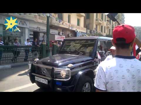 شاهد موكب دبلوماسي يشارك المواطنين فرحتهم بالقناة الجديدة