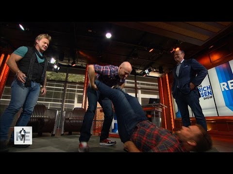 كريس جيريكو يدرب مواهب المصارعة على عدد من الحركات