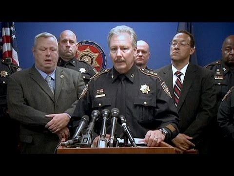 شاهد توقيف مشتبه به في قتل ثمانية أفراد من أسرة واحدة