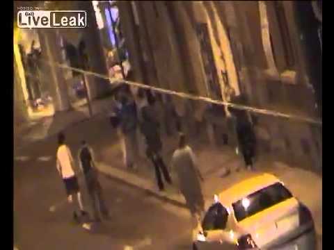 بالفيديو مشاجرة بالأيدي بين مجموعة رجال