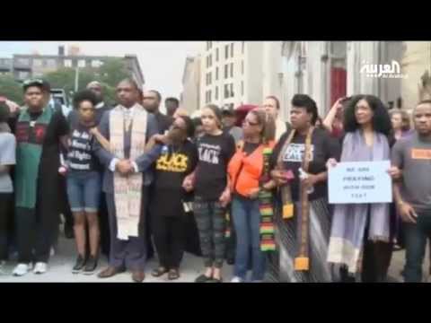 شاهد الأميركيون ذوو الأصول الأفريقية يطالبون بإنهاء قضايا التمييز العرقي