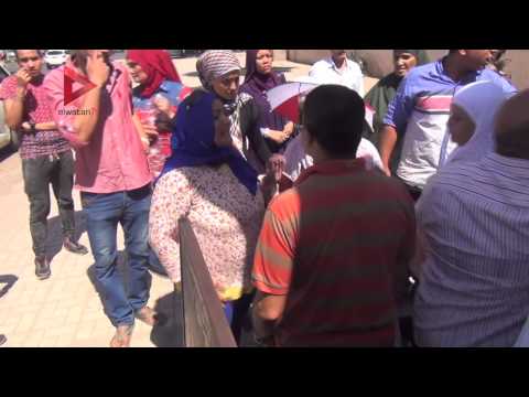 شاهد انهيار نساء بالبكاء دفاعًا عن توفيق عكاشة