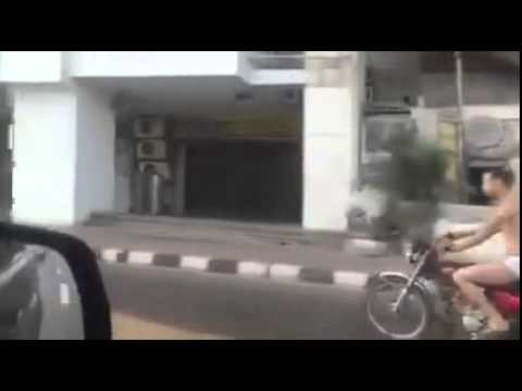 جدل بسبب شاب يقود دراجة بخارية في الإسكندرية