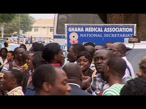 شاهد الأطباء مضربون والمرضى لا يجدون من يعالجهم في غانا