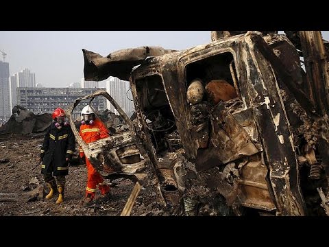 بالفيديو انفجارات تيانجين السكان وأهالي العمال المفقودين يتظاهرون