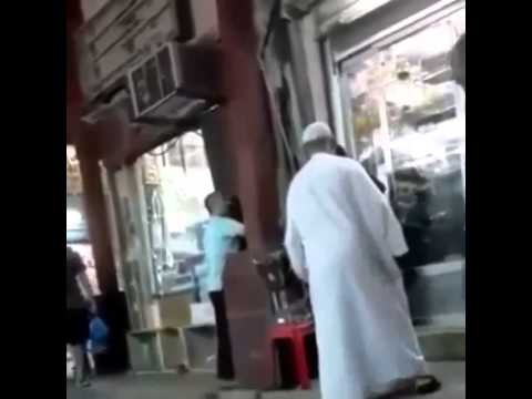 شاهد الكويت تكشف عن تفاصيل ضرب رجل لامرأة منتقبة