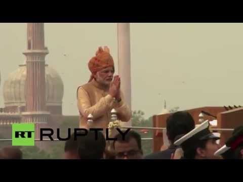 شاهد رئيس الوزراء الهندي يرفع علم بلاده في ذكرى الاستقلال