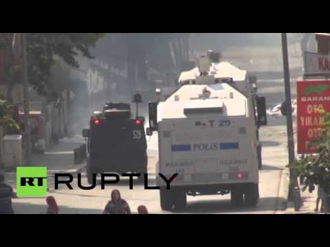 شاهد مواجهات عنيفة بين الأمن وعناصر من الشباب الكردي في اسطنبول
