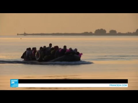 شاهد قارب مطاطي للبحث عن الأمان