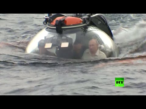 شاهد بوتين يغوص إلى قاع البحر الأسود في القرم