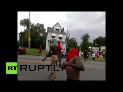 شاهد احتجاجات جديدة في فيرغسون بعد مقتل شاب أسود على يد شرطي