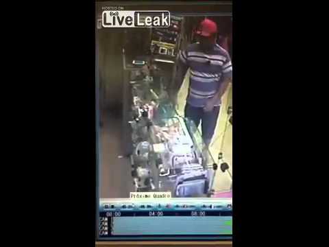 بالفيديو لحظة انتحار ضابط شرطة