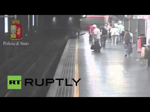 الشرطة تنقذ شابة من الانتحار في محطة للقطار