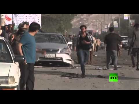 شاهد قتلى وجرحى بينهم نساء إثر تفجير انتحاري وسط كابل