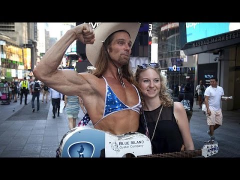 شاهد سلطات نيويورك ستضع حدًا للشخصيات التنكرية في تايمز سكوير