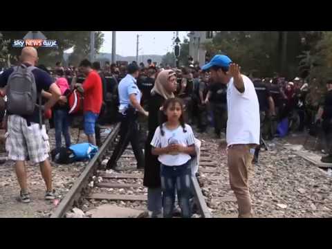 بالفيديو اليونان مستمرة بنقل المهاجرين