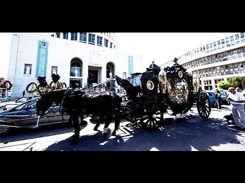 بالفيديو جنازة مهيبة لرأس عائلة مافيا كبيرة في إيطاليا