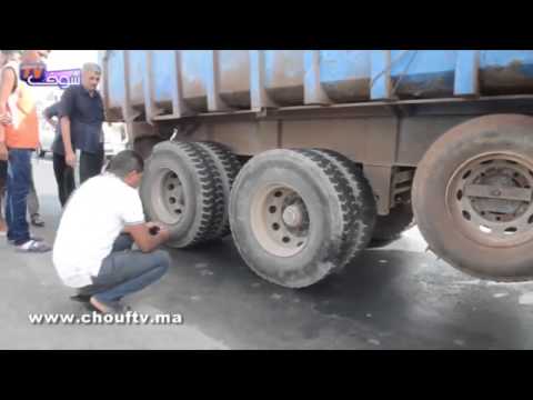 شاهد شاحنة من النوع الكبير تسحق رجلًا