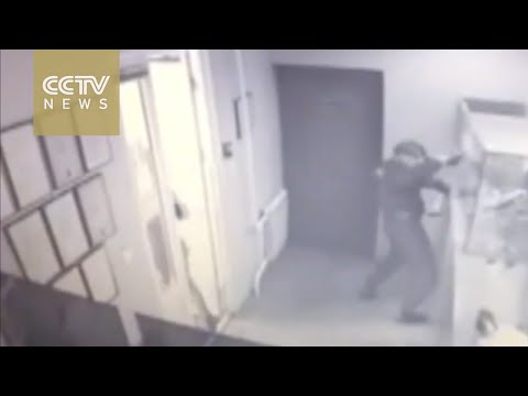 شاهد لص روسى يتمكن من الفرار بعد إصابته بطلقات نارية متعددة