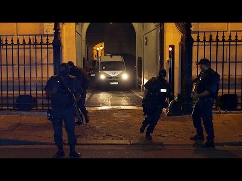 شاهد مقتل جنديين من الحلف الأطلسي برصاص رجلين بلباس الجيش الأفغاني