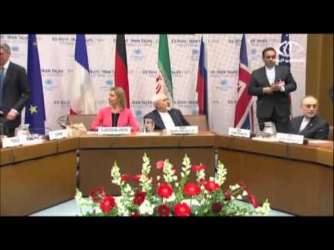 بالفيديو وفد عسكري إيراني يوقع اتفاقًا جديدًا