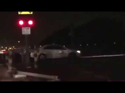 قطار يصطدم بسيارة أجرة في الدمام دون إصابات