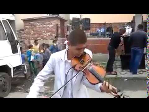 شاهد عازف كمان تركي مطلوب حيًا أو ميتًا