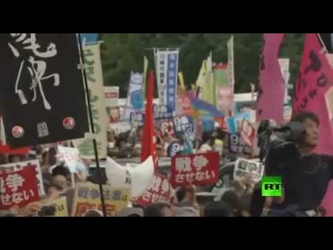 شاهد مظاهرة حاشدة في طوكيو تحتج بسبب قوات الدفاع الذاتي