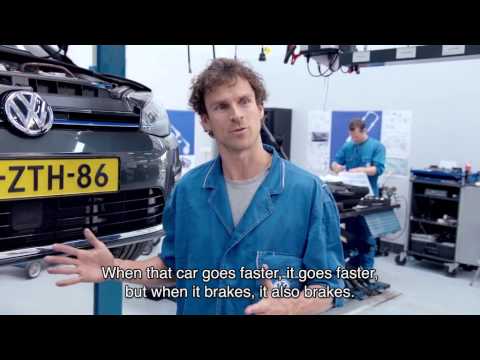 شاهدفولكس واجن تطور عربة ذكية للأطفال