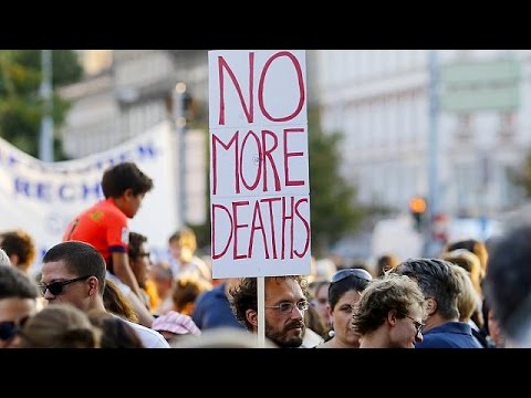 مسيرة في فيينا تنادي بحسن معاملة اللاجئين واحترامهم