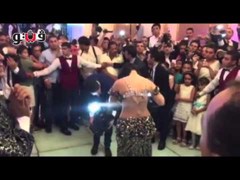 بالفيديو الراقصة صافيناز تستعرض لياقتها في حفل زفاف حازم إمام