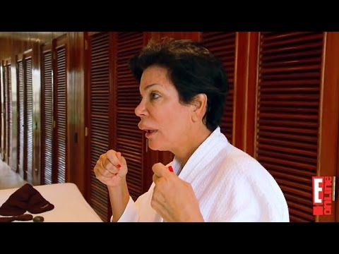 شاهد ورم غير معروف في شفاه والدة كيم كارديشيان